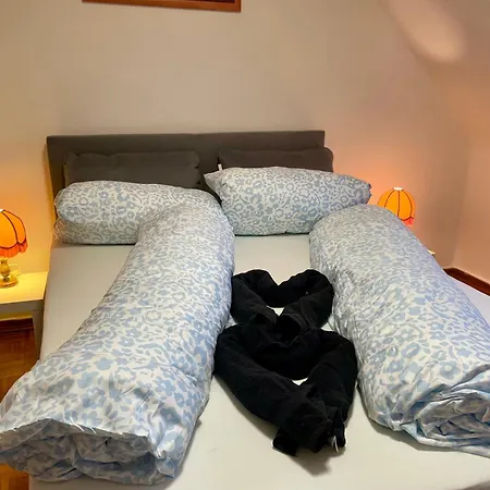 Zentral - Bahnhofnaehe - Universitaet-mercedes-modern