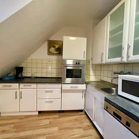 Zentral - Bahnhofnaehe - Universitaet-mercedes-modern Kassel