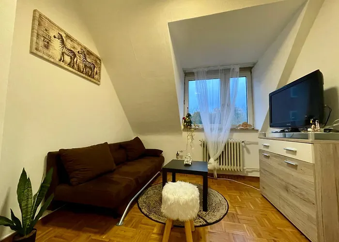 Zentral - Bahnhofnaehe - Universitaet-mercedes-modern