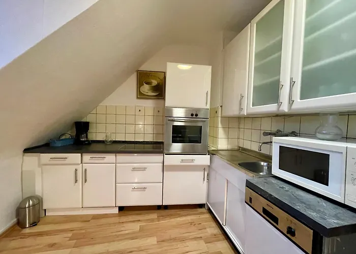 Zentral - Bahnhofnaehe - Universitaet-mercedes-modern Kassel